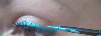 Яркий акцент в макияже: MAC Liner Liquidlast - Aqualine