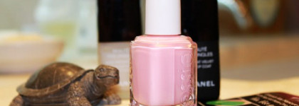 Небольшой свотч на тему о Essie и Chanel