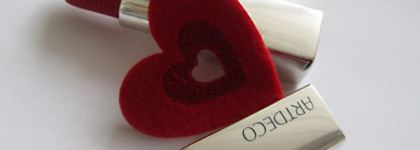 Роковой образ с красной помадой Artdeco High Performance Lips №428 - Red  Fire