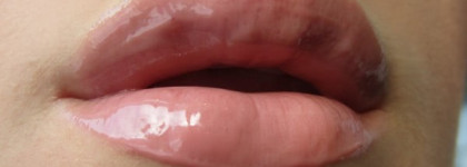 Сама нежность - блеск для губ BeYu Catwalk Volume Gloss №46