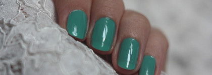 Essie Nail Lacquer  #98 Turquoise Caicos и #323 Ruffles & Feathers