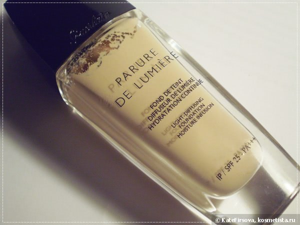 Увлажняющий тональный крем для сияния кожи Guerlain Parure de Lumière (оттенок 01 beige pale)