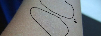 Консилеры Givenchy Mister Light и Revlon Photo Ready.  На ринге мас против люкса