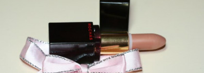 Странный нюд Rochas Satin Finish Lipstick №Gold Pink