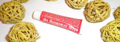 Бальзамчики для губ Carmex, Badger, Stop Cracking Up , Burts Bees