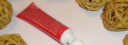 Бальзамчики для губ Carmex, Badger, Stop Cracking Up , Burts Bees