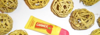 Бальзамчики для губ Carmex, Badger, Stop Cracking Up , Burts Bees