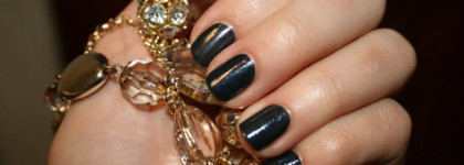 Интересный синий лак от Essence Colour&Go #126