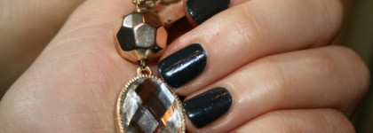 Интересный синий лак от Essence Colour&Go #126