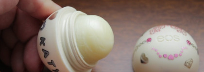 Рождественский бальзам для губ eos Lip Balm