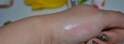 Clarins Joli Baume Éclat du Jour -  запах, напоминающий лето