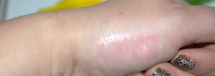 Clarins Joli Baume Éclat du Jour -  запах, напоминающий лето