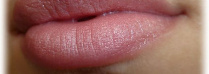 Помады и блески от Revlon