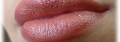 Помады и блески от Revlon