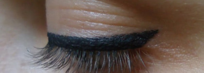 Полночь в Париже с гелевой подводкой от Essence 01