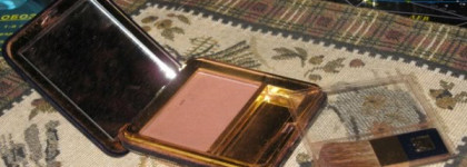 мой румянец с Estee Lauder  Silky Powder Blush. В оттенке № 17 Deep Spice