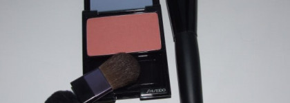 Румяные щечки с румянами Shiseido Luminizing Satin Face Color Румяна с шелковистой текстурой и эффектом сияния и Givenchy Le Prisme Blush Powder Blush – Румяна