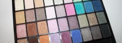 Палетка теней H&M