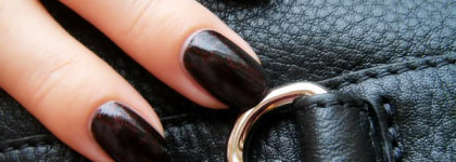 Красное на черном - China Glaze Lubu Heels