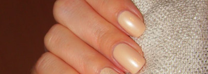 Кукольные ногти с Chanel Django и Ciate Sugared Almonds