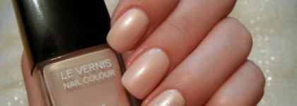 Кукольные ногти с Chanel Django и Ciate Sugared Almonds