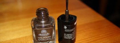 Лак цвета золотистых глаз