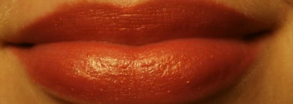 Начало яркой жизни губ с помадой Cherry Garden от Oriflame