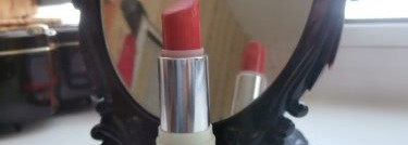 Начало яркой жизни губ с помадой Cherry Garden от Oriflame