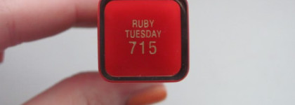 Примеряю красную помаду с Max Factor 715 Ruby Tuesday