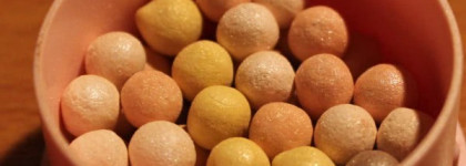 VOV Show Case Ball On Cheek  (# 2 Bebe Light)