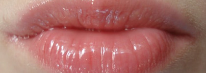 Бальзамчик для губ Essence glossy lipbalm sparkling cherry