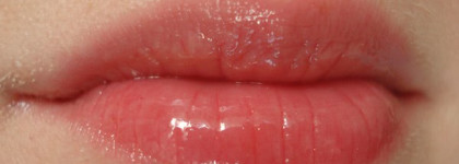 Бальзамчик для губ Essence glossy lipbalm sparkling cherry