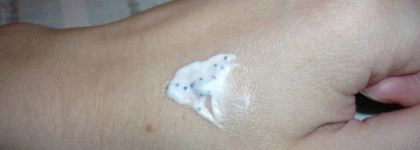 Борьба с черными точками с Clean & Clear ежедневный скраб от черных точек