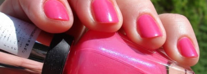 Яркая фуксия от Sally Hansen