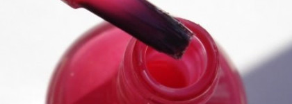 Яркая фуксия от Sally Hansen