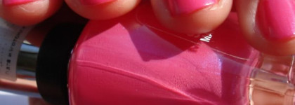 Яркая фуксия от Sally Hansen