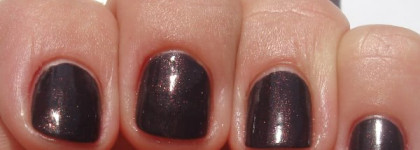 Капелька раскалённой лавы в кубике льда