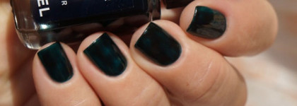 Chanel Le Vernis Nail Colour 679 Vert Obscur