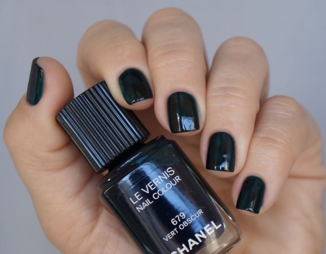 Chanel Le Vernis Nail Colour 679 Vert Obscur