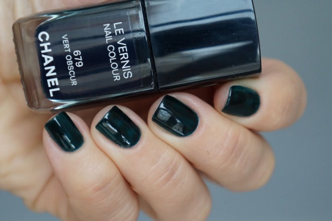 Chanel Le Vernis Nail Colour 679 Vert Obscur