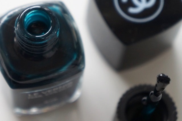 Chanel Le Vernis Nail Colour 679 Vert Obscur