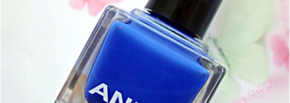 Anny Rock The Hill и вариант праздничного маникюра