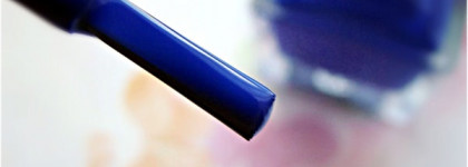 Anny Rock The Hill и вариант праздничного маникюра