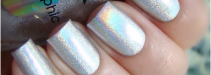 Жидкая радуга на ноготках - NailLook Holographic