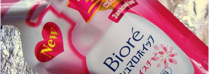 Biore Очищающий мусс с увлажняющим эффектом для нормальной и комбинированной кожи