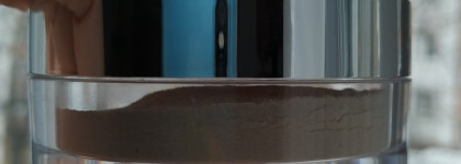 "Влажная" пудра Becca. Сравнение с Hourglass и Kat Von D