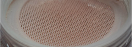 "Влажная" пудра Becca. Сравнение с Hourglass и Kat Von D