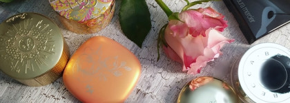 Девять баночек пудр, любимых и не очень