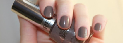 Шторм в голубой лагуне с лаками Revlon