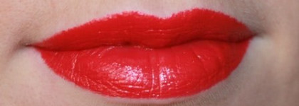 Алая помада Revlon Super Lustrous Lipstick № 720 Fire & Ice